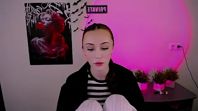 Snapshot of Nikonara_Love chatting on March 2025 02:45:02 PM Nikonara Love online show from March 2025 02:45:02 PM