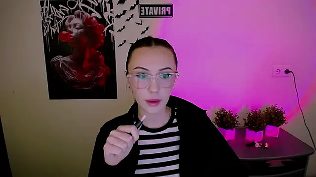 Snapshot of Nikonara_Love chatting on March 2025 06:22:01 PM Nikonara Love online show from March 2025 06:22:01 PM