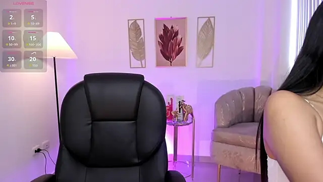 Layla Breezee online show from October 2025 02:46:01 PM