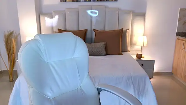 Layla Breezee online show from April 2026 10:13:01 AM