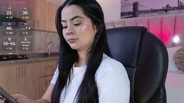 Layla Breezee online show from April 2026 11:11:01 AM