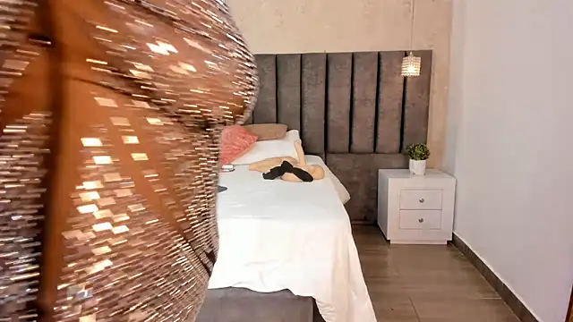 Snapshot of Mara_Torres1 chatting on February 2025 06:37:01 PM Mara Torres1 online show from February 2025 06:37:01 PM