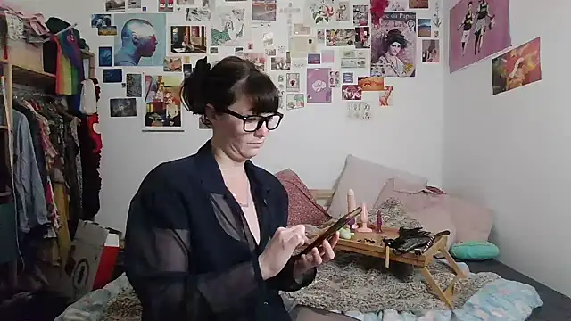 AdorahB3ll3 online show from March 2025 08:09:01 PM