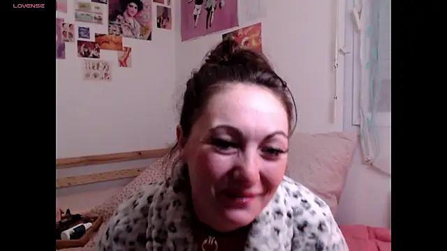 AdorahB3ll3 online show from October 2025 07:03:02 PM