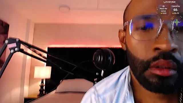 Snapshot of Simon_Basset chatting on March 2025 09:16:01 PM Simon Basset online show from March 2025 09:16:01 PM