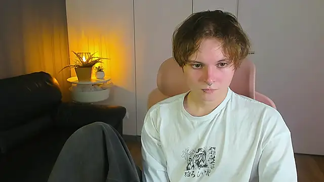 Snapshot of DemianEnglen chatting on April 2026 02:29:02 PM DemianEnglen online show from April 2026 02:29:02 PM