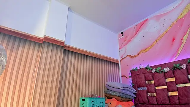 scarlett  evans  online show from March 2025 06:12:01 PM