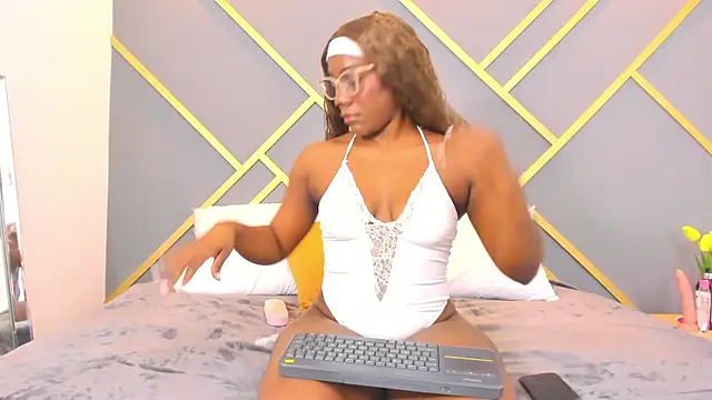 Alaia Colins online show from February 2025 03:50:01 AM