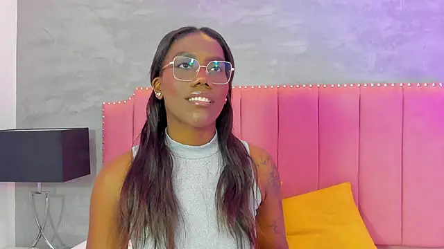 Alaia Colins online show from November 2025 11:58:02 PM