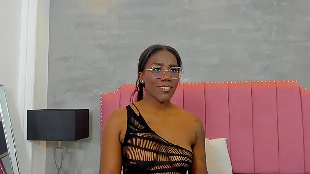 Alaia Colins online show from November 2025 05:02:01 AM