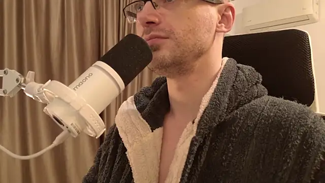 Snapshot of Moonsire1 chatting on February 2026 07:39:02 PM Moonsire1 online show from February 2026 07:39:02 PM