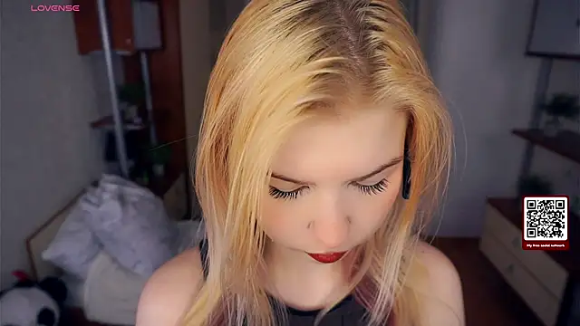 LynetHakes online show from November 2025 04:18:01 AM