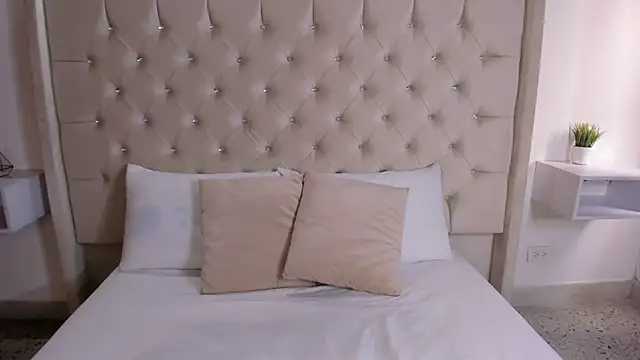 bella bloomg online show from March 2025 08:20:02 PM