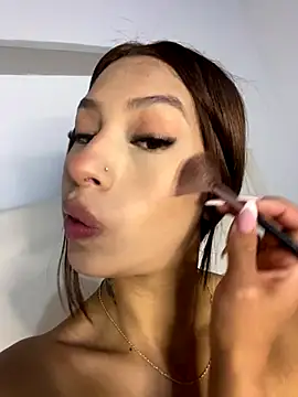 bella bloomg online show from November 2025 09:15:01 PM