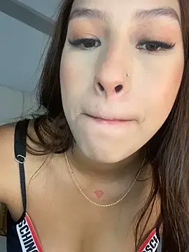 bella bloomg online show from November 2025 07:48:02 PM