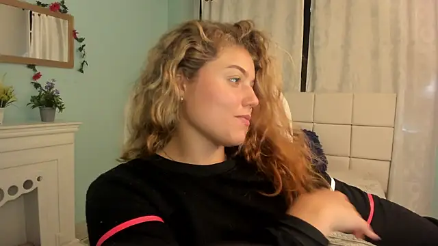 Snapshot of alaia_greyy chatting on February 2025 05:23:02 PM alaia greyy online show from February 2025 05:23:02 PM