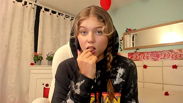 Snapshot of alaia_greyy chatting on February 2025 02:16:02 PM alaia greyy online show from February 2025 02:16:02 PM