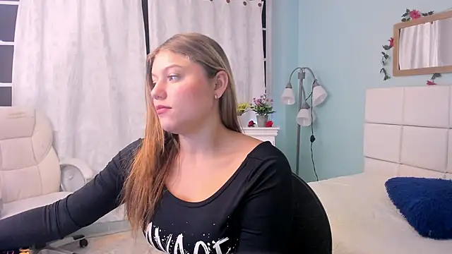 Snapshot of alaia_greyy chatting on February 2025 02:06:02 PM alaia greyy online show from February 2025 02:06:02 PM