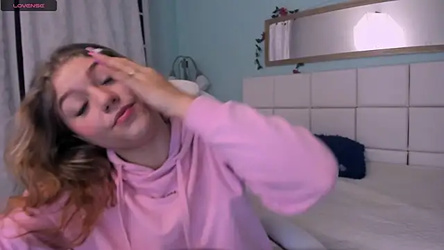 Snapshot of alaia_greyy chatting on February 2025 12:52:02 PM alaia greyy online show from February 2025 12:52:02 PM