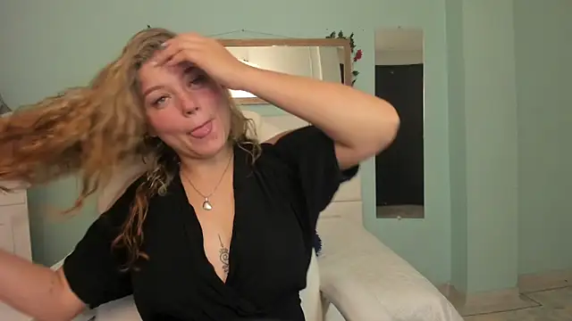 Snapshot of alaia_greyy chatting on March 2025 12:48:02 PM alaia greyy online show from March 2025 12:48:02 PM