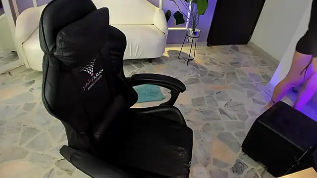 Snapshot of alaia_greyy chatting on September 2025 01:00:01 PM alaia greyy online show from September 2025 01:00:01 PM