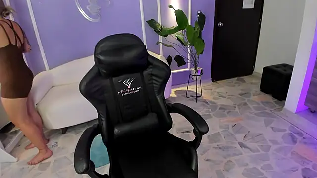 Snapshot of alaia_greyy chatting on September 2025 01:44:02 PM alaia greyy online show from September 2025 01:44:02 PM