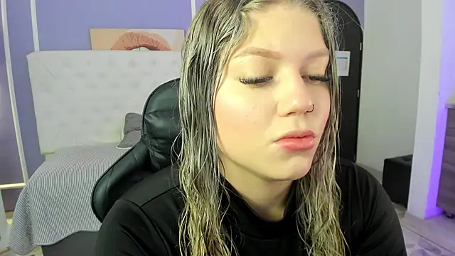 Snapshot of alaia_greyy chatting on October 2025 12:45:02 PM alaia greyy online show from October 2025 12:45:02 PM