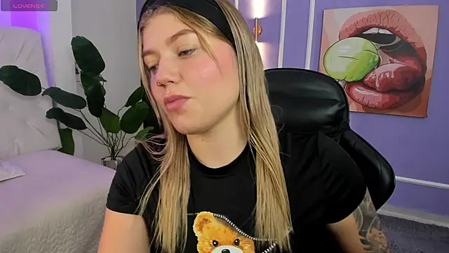 Snapshot of alaia_greyy chatting on November 2025 02:35:01 PM alaia greyy online show from November 2025 02:35:01 PM