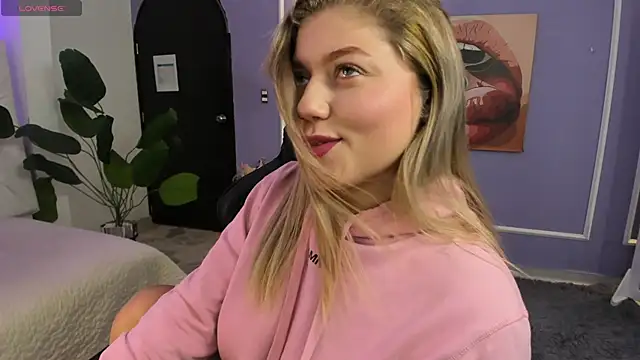 Snapshot of alaia_greyy chatting on November 2025 01:22:02 PM alaia greyy online show from November 2025 01:22:02 PM