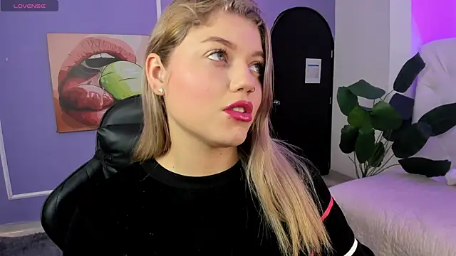 Snapshot of alaia_greyy chatting on November 2025 12:49:02 PM alaia greyy online show from November 2025 12:49:02 PM