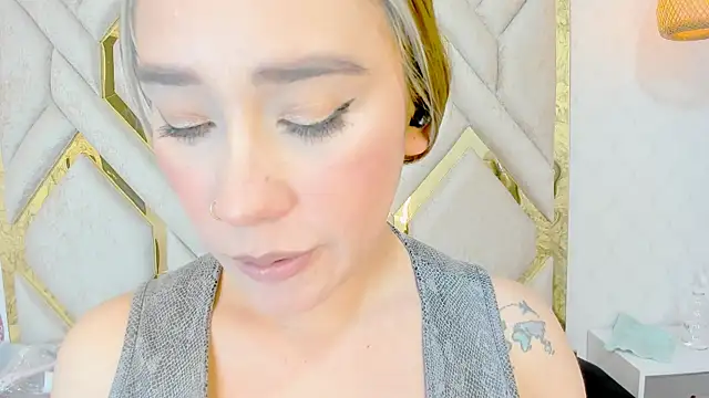 Lannajansen online show from February 2025 04:57:02 PM