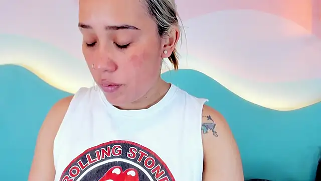 Lannajansen online show from November 2025 01:44:02 PM