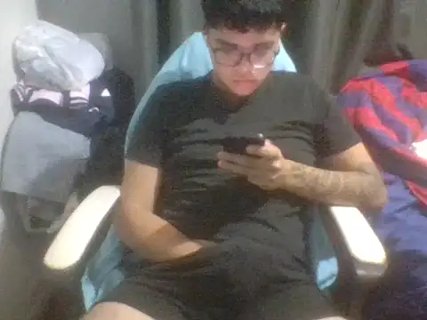 Snapshot of luciano18_ chatting on January 2025 12:16:02 AM luciano18 online show from January 2025 12:16:02 AM