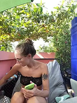 Snapshot of White_Lu chatting on February 2026 02:20:02 AM White Lu online show from February 2026 02:20:02 AM