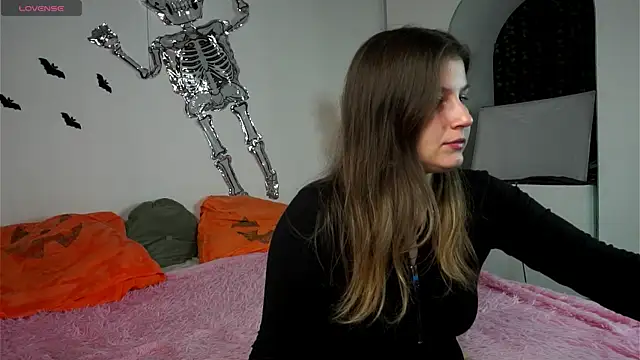 nawuwu online show from November 2025 01:02:01 PM