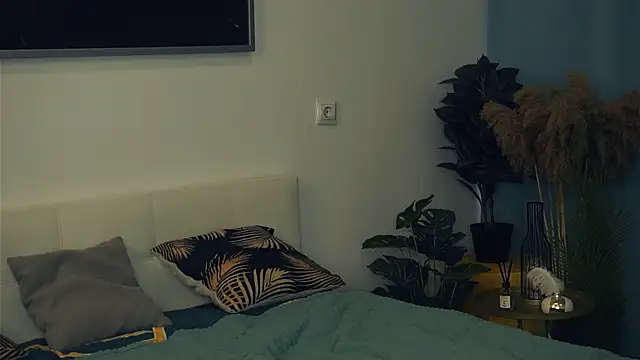 VeronaCritchlow online show from February 2025 10:37:02 AM