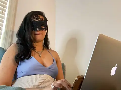 Snapshot of desiiiinigal chatting on April 2026 09:34:02 PM desiiiinigal online show from April 2026 09:34:02 PM