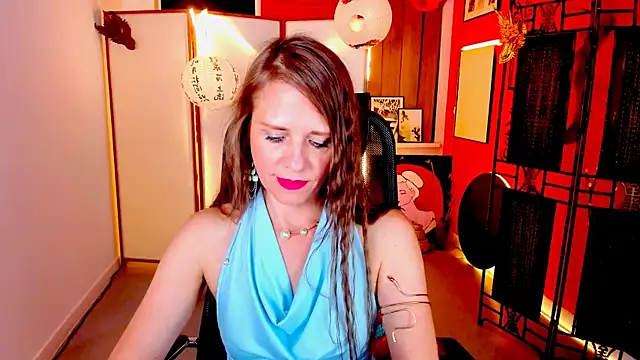 Snapshot of EmiliaBedy chatting on June 2026 09:09:02 AM EmiliaBedy online show from June 2026 09:09:02 AM