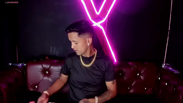 Nikki and Mayk online show from February 2025 02:31:01 AM