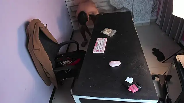 Nikki and Mayk online show from February 2025 08:40:02 AM