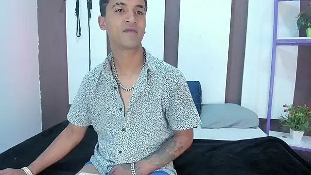 Snapshot of Nikki_and_Mayk chatting on February 2026 03:22:01 AM Nikki and Mayk online show from February 2026 03:22:01 AM