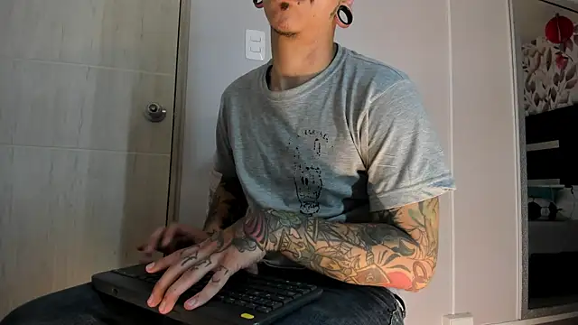 Snapshot of kaletattoo chatting on July 2026 11:56:02 AM kaletattoo online show from July 2026 11:56:02 AM