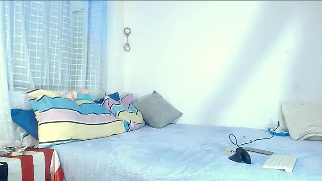 annyevans 1 online show from December 2025 06:49:01 PM