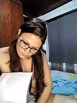 Vale Saenzz online show from January 2025 01:07:01 PM