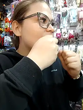 Vale Saenzz online show from October 2025 08:28:01 PM