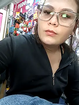 Vale Saenzz online show from November 2025 07:51:02 PM