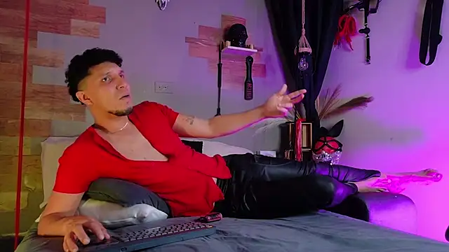 AngeloColleen online show from November 2025 08:45:01 PM