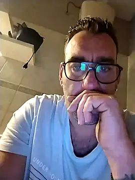 Snapshot of Hardasanut chatting on November 2025 10:32:02 PM Hardasanut online show from November 2025 10:32:02 PM