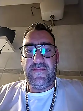 Snapshot of Hardasanut chatting on November 2025 11:36:02 PM Hardasanut online show from November 2025 11:36:02 PM