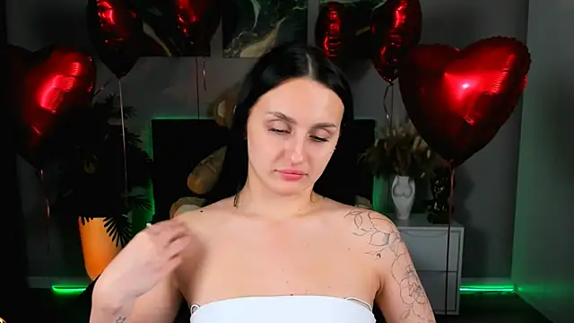 EmiliaBeynard online show from February 2025 04:48:01 PM